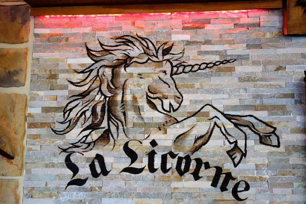 La Licorne Hotel Beaugency Exterior photo